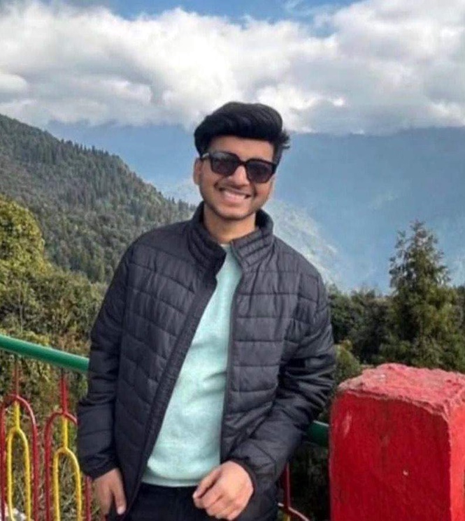 Image from: A 26-year-old Pune man dies after falling 400 feet while taking photos at Lohagad Fort with fiancée