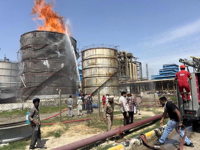 Image from: Ethanol storage tank catches fire at BCL distillery unit in Bathinda; no casualties reported