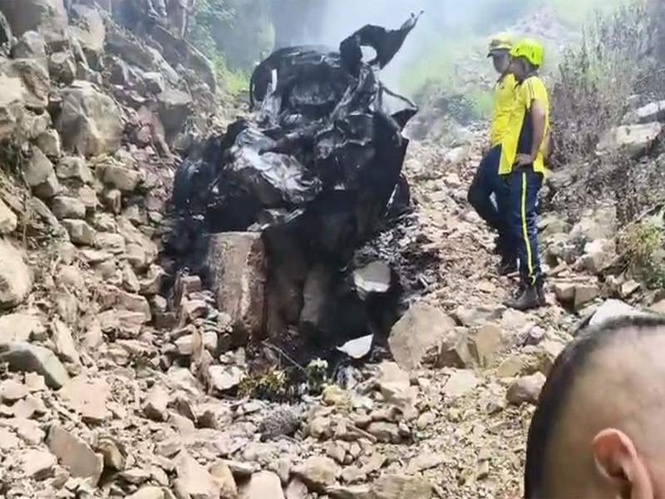 Image from: Uttarakhand: 5 killed, 3 injured as vehicle plunges into gorge, catches fire in Barakot