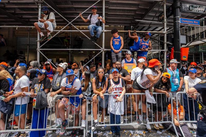 Image from: New York Knicks fans unite to save the life of championship parade attendee after suspected overdose
