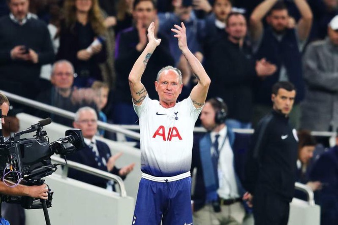 Image from: Paul Gascoigne warns of World Cup hydration break risks and proposes simpler alternative