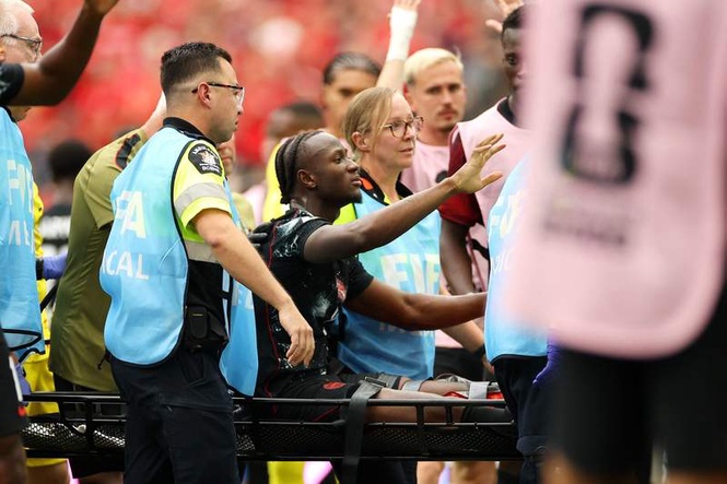 Image from: Ismael Kone breaks silence after horror World Cup injury against Qatar