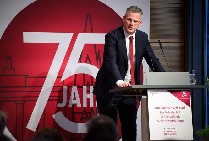 Image from: Police probe attack on German Interior Ministry official's car