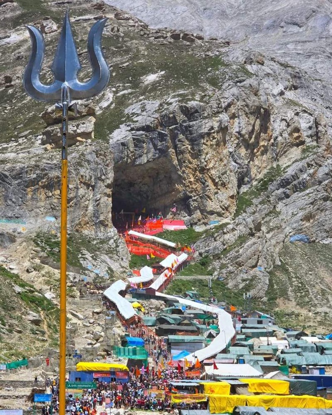 Image from: Remain alert to meet Amarnath Yatra challenges, Kashmir IG tells his force
