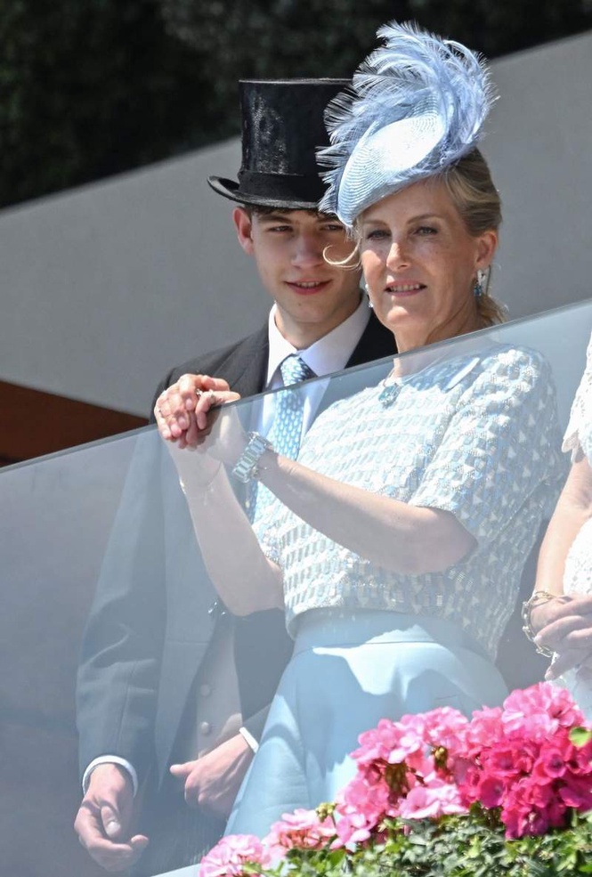 Image from: James, Earl of Wessex, 18, surprises as he makes Royal Ascot debut alongside Duchess of Edinburgh