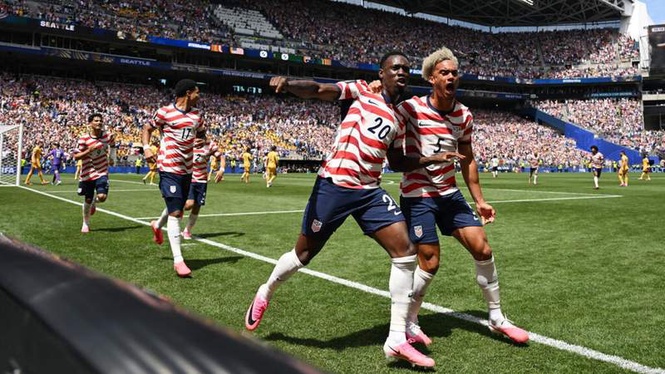 Image from: World Cup 2026: Hosts USA book knockout spot with defeat of Australia