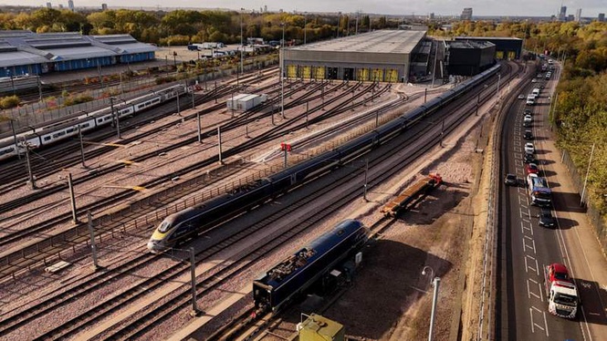 Image from: One dead and dozens injured after passenger trains collide north of London