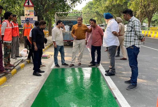 Image from: Pilot project for cycle, slow-vehicle lanes launched on two stretches