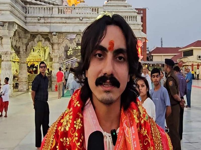 Image from: Gujarati singer Aditya Gadhvi visits Ambaji Temple after global award recognition for 'Albeli Matwali Maiya'