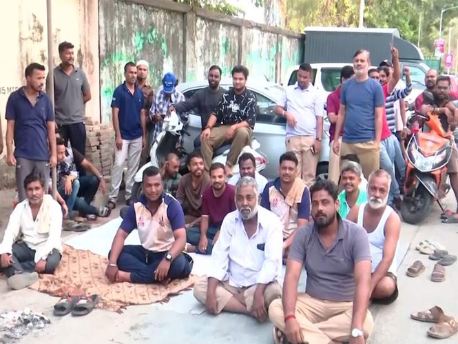 Image from: Maharashtra: BEST employees continue strike for second day, demand regularisation