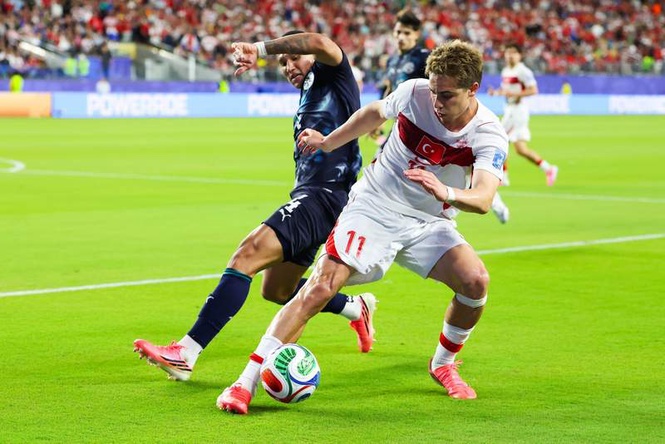 Image from: Paraguay's Almirón first player sent off at WC for covering mouth
