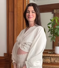 Image from: It’s official: Anne Hathaway, 43, is expecting baby number 3