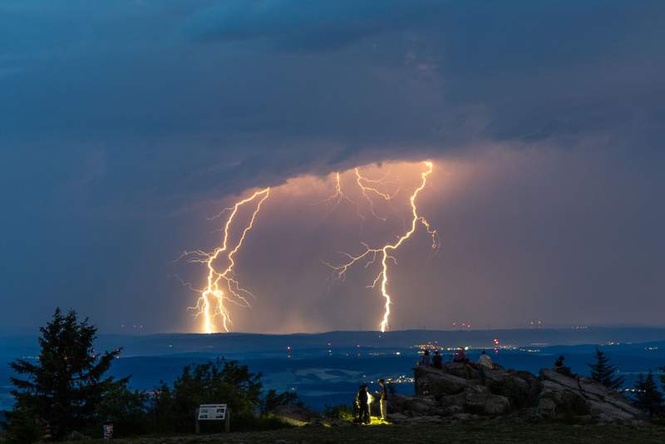 Image from: Lightning strike injures nine at German sports festival