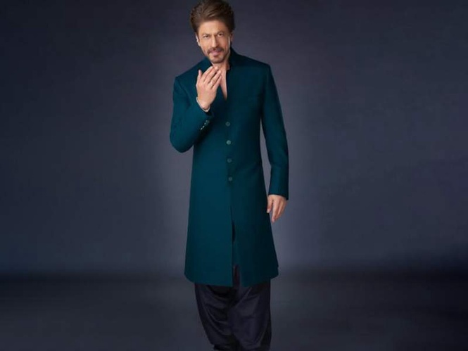 Image from: Shah Rukh Khan attends pre-wedding bash of Supriya Sule's daughter, Rahul Vaidya shares King Khan's video