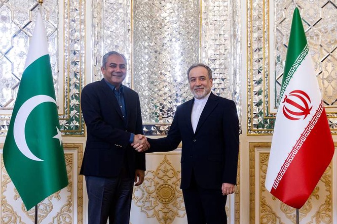 Image from: Pakistani interior minister in Iran for talks on finalizing peace deal
