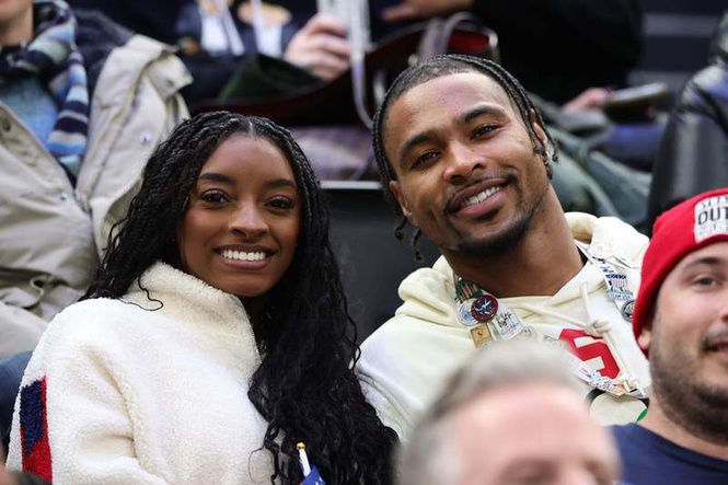 Image from: Simone Biles posts swimsuit photo and Jonathan Owens has just three words for it