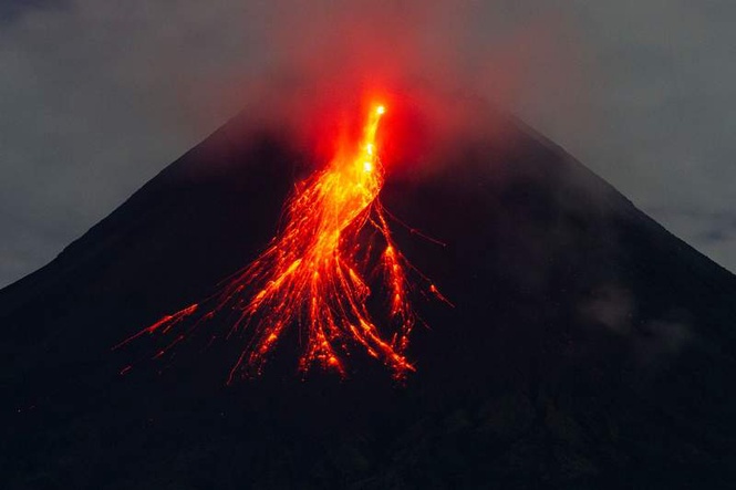 Image from: Volcanic eruption injures sand miner in Indonesia