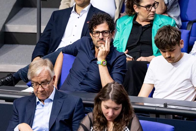 Image from: Germany's Left aims for 20% of the vote as new leadership is chosen