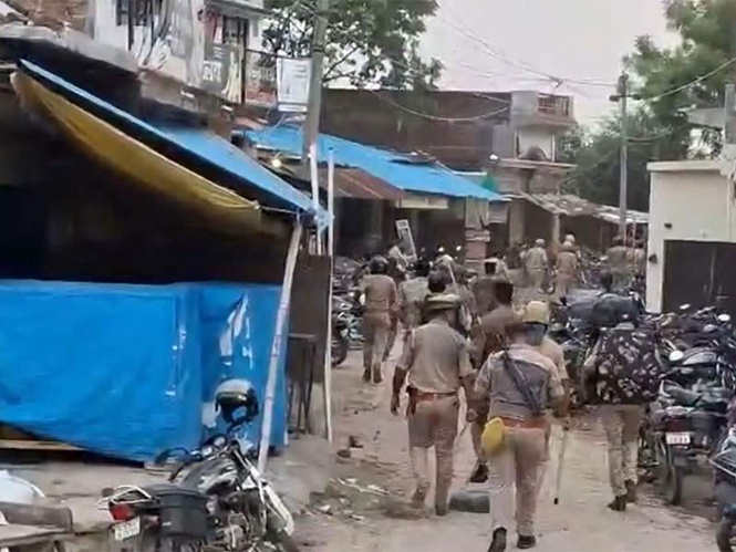 Image from: UP: Fatal accident in Mau sparks public outrage; Police bring situation under control