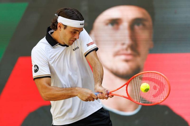 Image from: Fritz topples hurt Zverev in semi as German's Halle wait drags on
