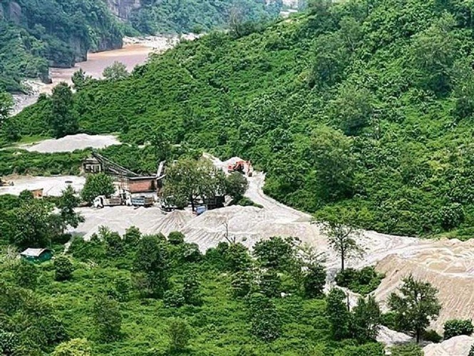 Image from: Crusher operators along Beas asked to relocate equipment, workers before onset of monsoon