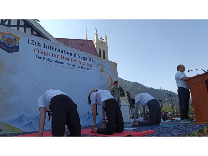 Image from: Foreign tourists join International Yoga Day celebrations at Shimla Ridge; Governor administers pledge