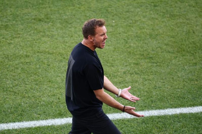 Image from: Nagelsmann criticizes photographers' position during national anthem