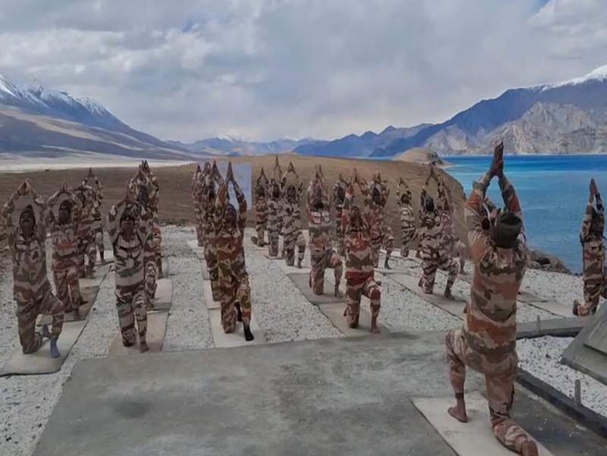 Image from: ITBP Himveers perform yoga at 14,000 feet near Pangong Tso on International Yoga Day