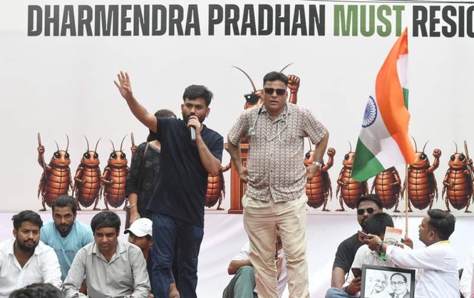 Image from: Cockroach Janta Party protest continues overnight; Dipke urges people to join at Jantar Mantar