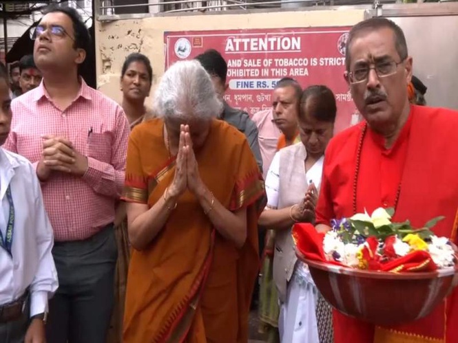 Image from: Sitharaman offers prayers at Kamakhya Temple ahead of Ambubachi Mela