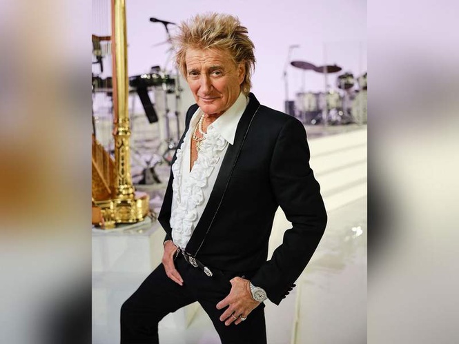 Image from: Rod Stewart nearly faints during Utah concert, returns to finish seated