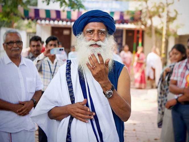 Image from: Over 2,300 join yoga day celebrations at Sadhguru Sannidhi Bengaluru, 'Miracle of Mind' app launched in Kannada