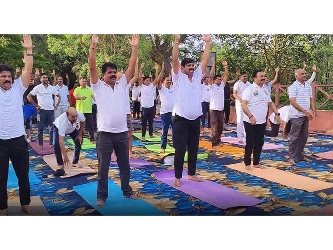 Image from: Tamil Nadu celebrates International Yoga Day with mass participation, Governor joins session at TNAU