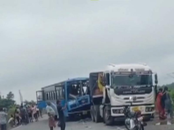 Image from: West Bengal: Four killed, 29 injured in bus-lorry collision in Jalpaiguri
