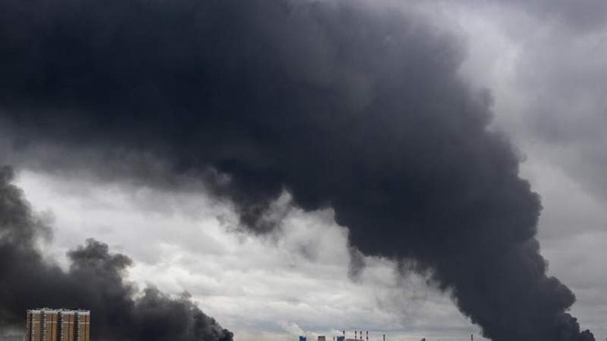 Image from: Russia pauses fuel sales as Ukrainian strikes kill several, wound dozens in Crimea