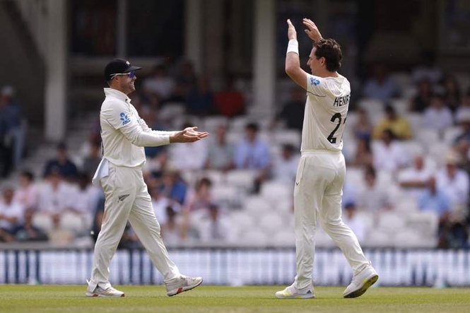 Image from: New Zealand crush England by 253 runs in 2nd test at The Oval as Henry rips through the tail