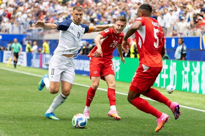 Image from: Werder Bremen sign Swiss World Cup player Cedric Itten