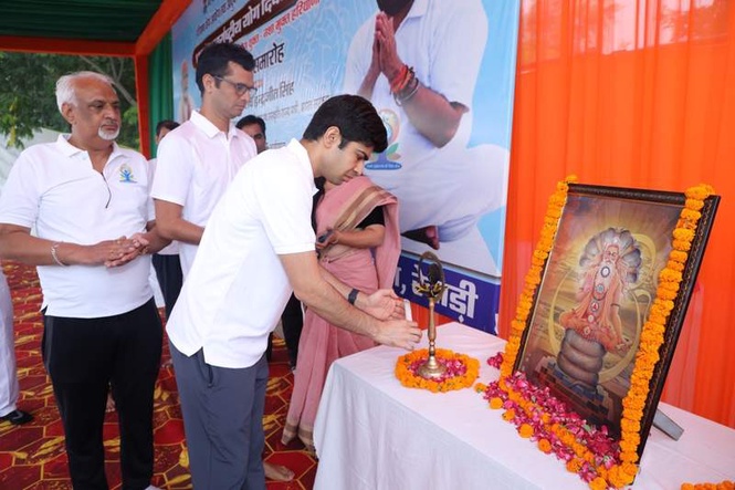 Image from: Eyebrows raised as Rao Inderjit Singh skips Yoga Day event in Rewari