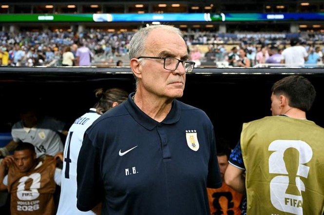 Image from: Marcelo Bielsa says soccer loses something with World Cup hydration breaks