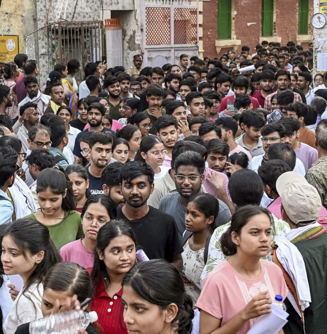 Image from: NEET candidate arrested in Varanasi as SIM card, old question paper found in undergarments