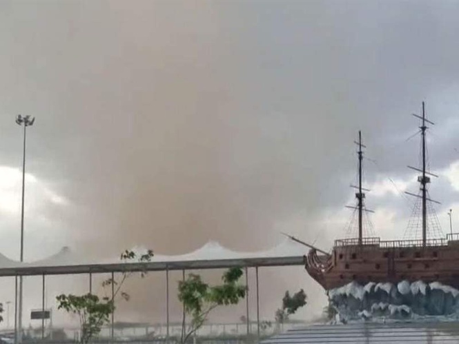 Image from: Thoothukudi: 6 injured after strong gusty winds blow off temporary roofing sheets near airport expansion site