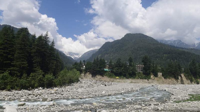 Image from: Manali’s breathtaking landscapes are overshadowed by a growing waste management crisis unfolding at its doorstep
