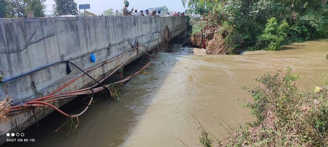 Image from: Breach in distributary near Tarn Taran, farm leaders claim 400 acres flooded
