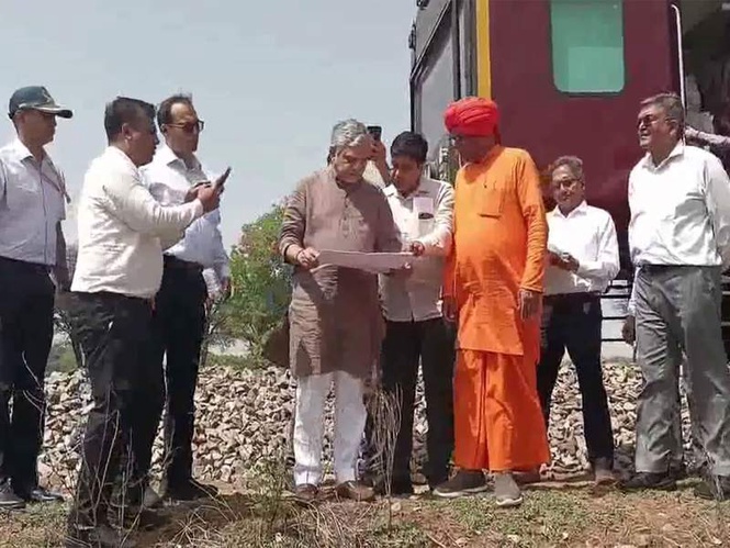 Image from: Railway Minister Ashwini Vaishnaw inspects site for proposed Khatu Shyamji-Sundarpura railway station in Rajasthan's Sikar