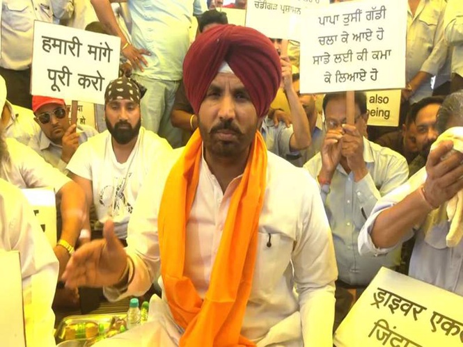 Image from: Chandigarh Tricity cab driver union continues protest, demands fair regulations