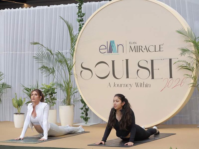 Image from: Elan Group Celebrates International Yoga Day With Bollywood Sensation Elnaaz Norouzi Through Soulset at Elan Miracle Mall