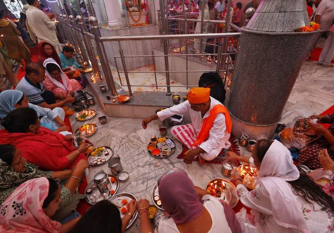 Image from: Kashmiri Pandits at J-K’s Tulmulla for annual Kheer Bhawani Mela