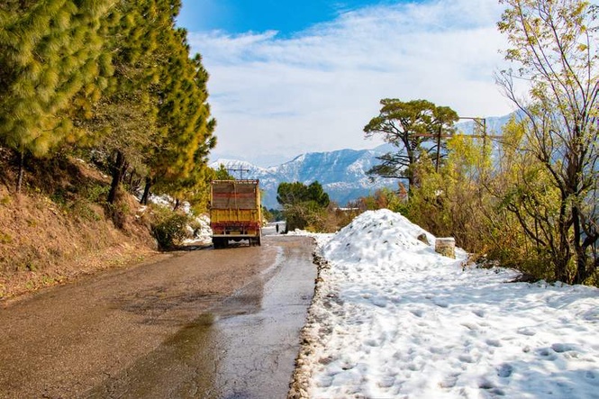Image from: Snow in June disrupts traffic on Dalhousie-Khajjiar route in Himachal
