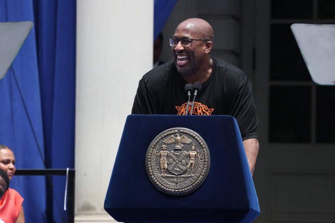 Image from: ‘Who Let The Dogs Out’ singers respond to Mike Brown repping song during NBA title celebrations