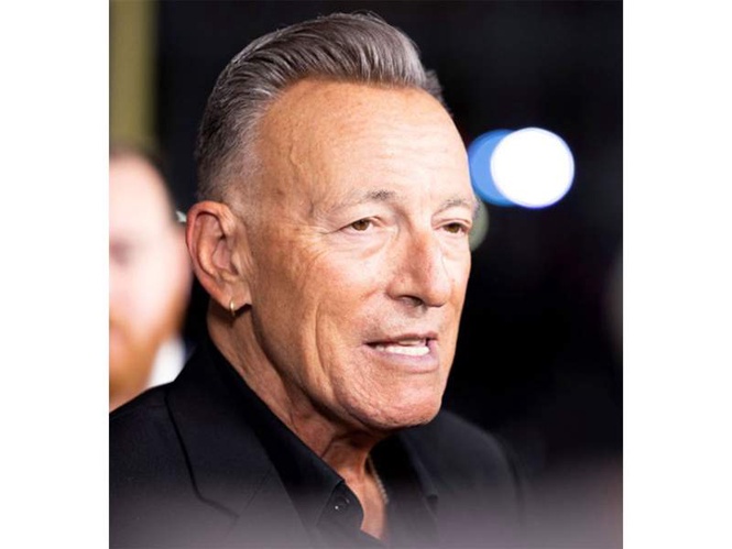 Image from: Bruce Springsteen reveals why his Oscar for 'Streets of Philadelphia' was "fluke"